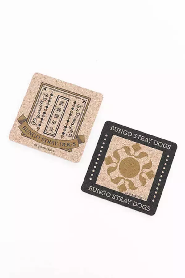 「『文豪ストレイドッグス』カップスリーブ＆コースターセット登場♪ コルク質感でおしゃれ＆便利」の画像