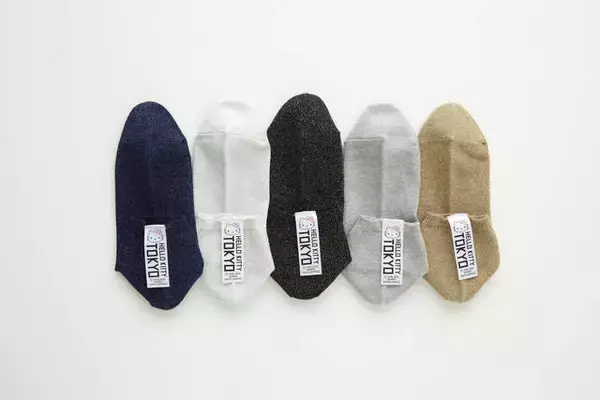 「『ハローキティ』『シンモロール』etc..サンリオの人気キャラと「靴下屋」がコラボ♪」の画像