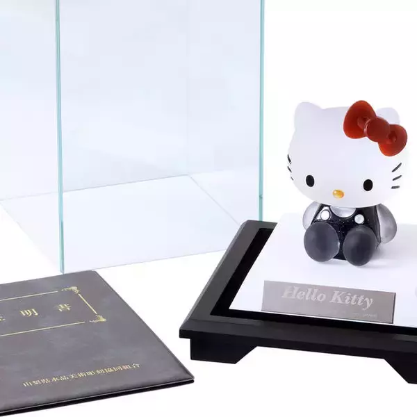 「『ハローキティ』× 伝統工芸「甲州水晶貴石細工」♪ 値段はなんと…600,000円！」の画像