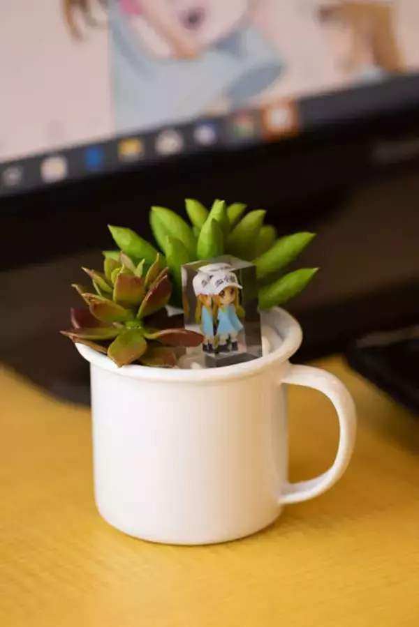 「『はたらく細胞』血小板の3Dクリスタルフィギュアが登場！傍に置いておきたくなるかわいさ！」の画像