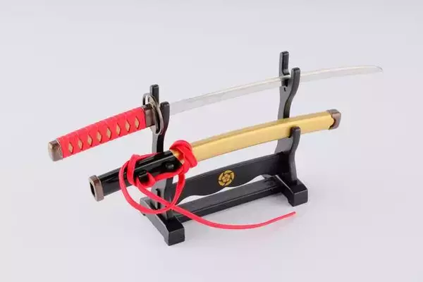 「『刀剣乱舞』名刀を模したペーパーナイフが発売決定！へし切長谷部・加州清光・大和守安定の3振り」の画像