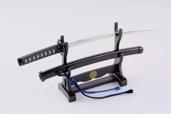 「『刀剣乱舞』名刀を模したペーパーナイフが発売決定！へし切長谷部・加州清光・大和守安定の3振り」の画像