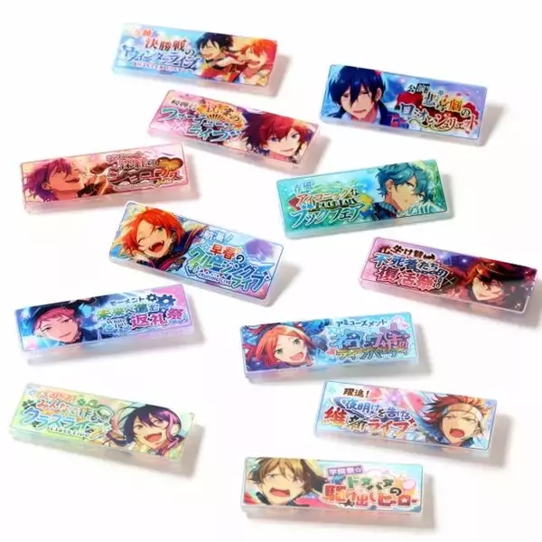 「『あんさんぶるスターズ！』推しと一緒にいられるグッズ5選♪　お揃いブローチや大川ぶくぶのマグカップも！？」の画像