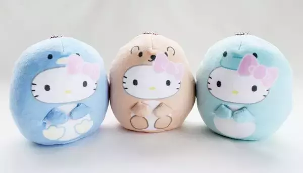 「『ハローキティ』がペンギンやイルカ、コツメカワウソに変身♪ タオルや文房具、靴下も♪」の画像