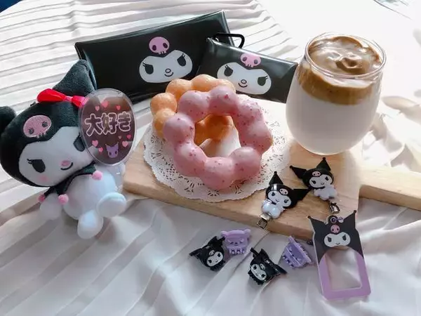 「『サンリオ』×「SPINNS」♪ ファッションと融合した「推し活」グッズが多数登場！」の画像