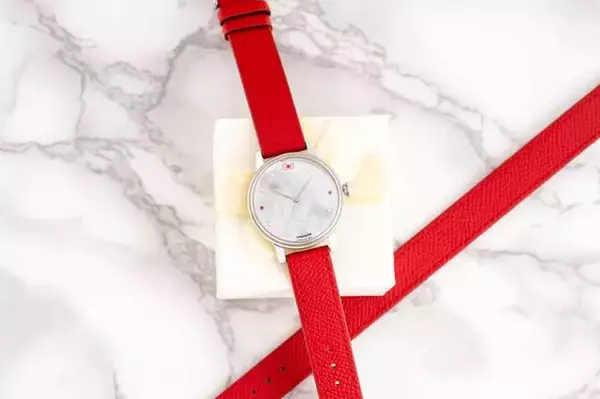 「『ハローキティ』東京コラボウォッチ登場！ 東京らしいモチーフを取り入れた特別な腕時計♪」の画像