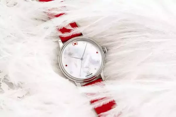 「『ハローキティ』東京コラボウォッチ登場！ 東京らしいモチーフを取り入れた特別な腕時計♪」の画像