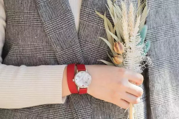 「『ハローキティ』東京コラボウォッチ登場！ 東京らしいモチーフを取り入れた特別な腕時計♪」の画像