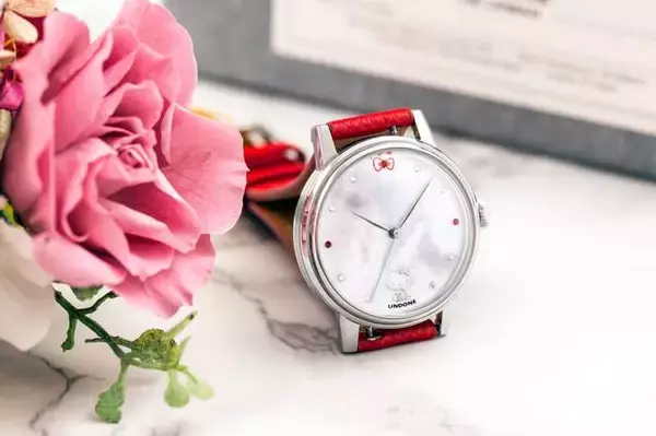 「『ハローキティ』東京コラボウォッチ登場！ 東京らしいモチーフを取り入れた特別な腕時計♪」の画像