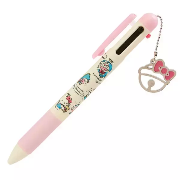 「『ドラえもん』×『ハローキティ』コラボグッズ多数♪ ひみつ道具やリボンで仲良く遊ぶ姿が♪」の画像