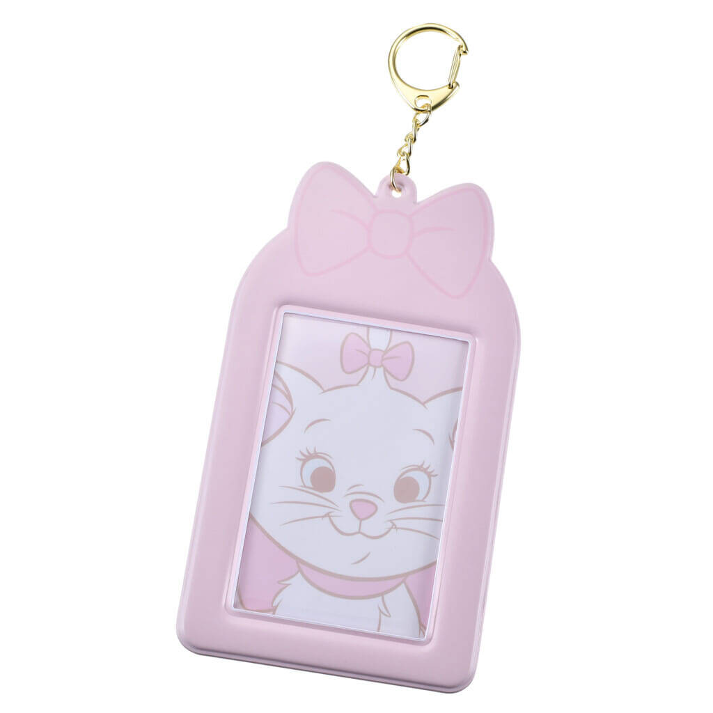 ディズニーよりマリーの推し活グッズが発売決定！淡いピンク色が基調のうちわケースやペンライトケース、カードケースなど