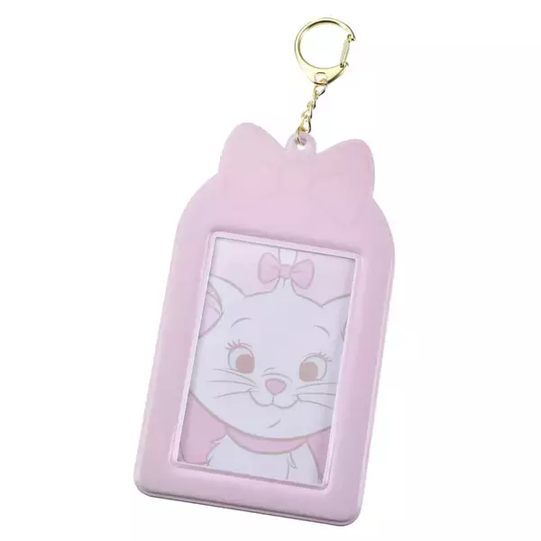 「ディズニーよりマリーの推し活グッズが発売決定！淡いピンク色が基調のうちわケースやペンライトケース、カードケースなど」の画像