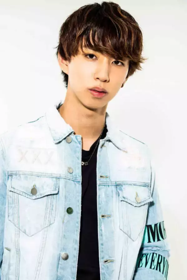 「ポケモンカードゲーム×はじめしゃちょーコラボ！キュートなピチューのTシャツやバケットハットなど」の画像