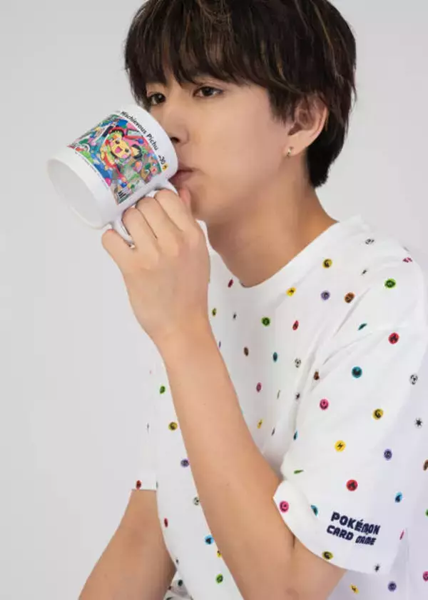 「ポケモンカードゲーム×はじめしゃちょーコラボ！キュートなピチューのTシャツやバケットハットなど」の画像