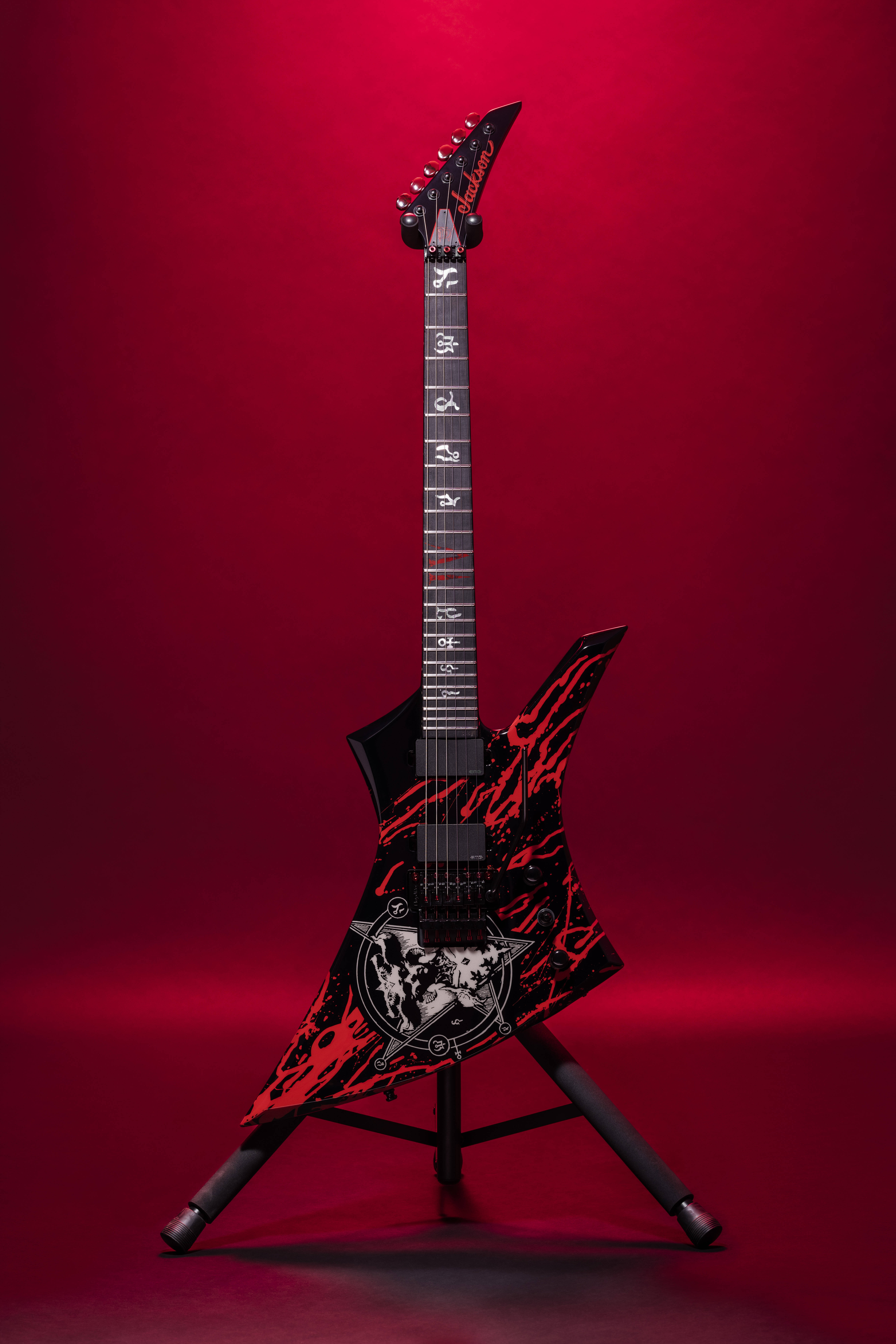 『ディアブロ IV』とギターブランド・Jacksonのコラボによるカスタムギターが発売決定。ルーン文字が刻まれたネックとリリスを描いたボディが特徴のリミテッドモデルに