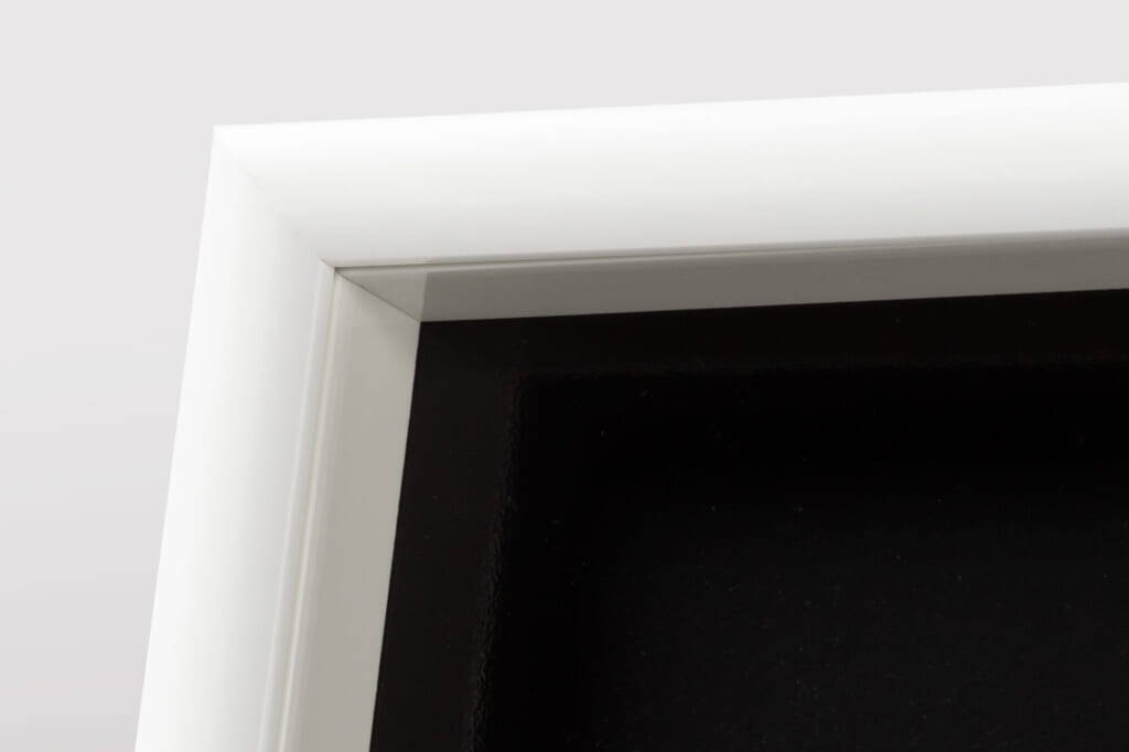 推しの缶バッジを刺さずに飾れる「マグネットフレーム」が発売！マグネット板入りでマグネットフィギュアにも対応