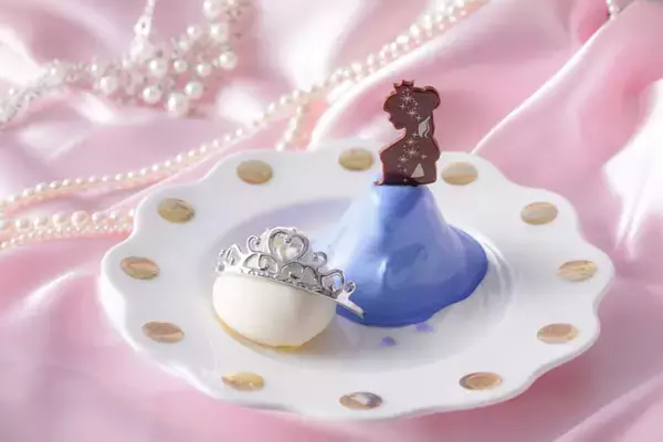 「推しカラーのケーキが楽しめるいちごのアフタヌーンティーが名古屋にて登場！プリンセスケーキとティアラをあしらったムースでプリンセス気分」の画像