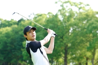 中川大志がゴルフに挑戦する連載企画がスタート。ゴルフ雑誌『ワッグル』公式YouTubeチャンネルにて配信中