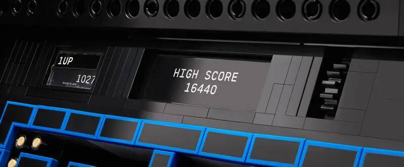 『パックマン』のアーケード筐体を再現したレゴが発売決定。レバーを回すとゲーム画面が動くギミックを搭載し、海外へ向けて6月4日に発売予定。価格は3万5480円