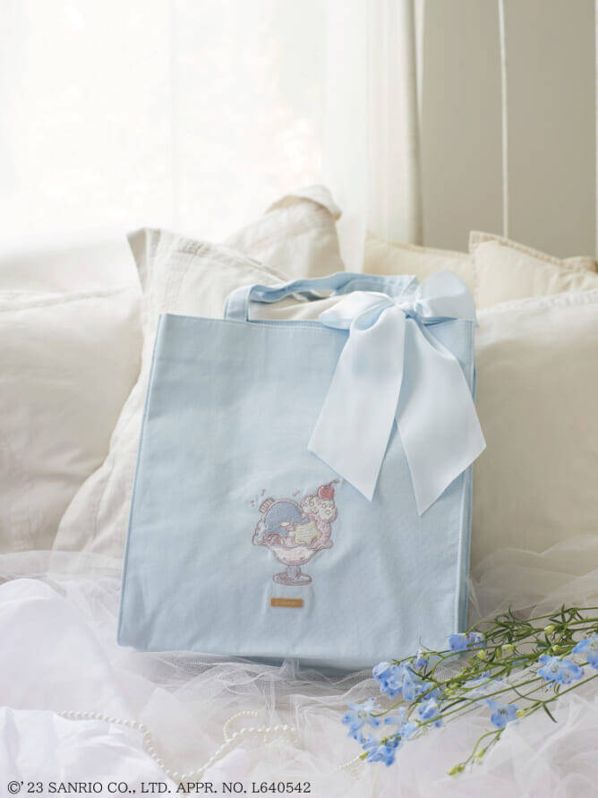 『タキシードサム』が「Maison de FLEUR」とコラボ！80年代風のポップ＆ファンシーなトートバッグ、パスケースが登場