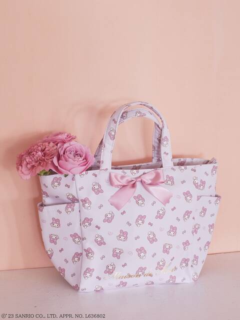 『マイメロディ』の誕生日を祝した「Maison de FLEUR」コラボアイテムが発売決定！ ピンク色のかわいいトートバッグやポート、パスケースなど登場