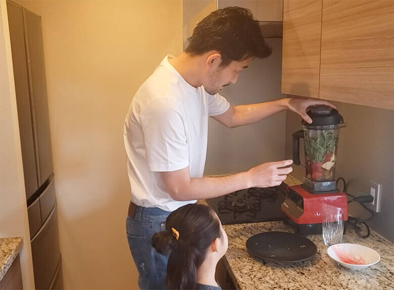 モデル渡辺剛さん考案 体が整う一石四鳥デトックススムージーの作り方 年6月3日 エキサイトニュース 2 2