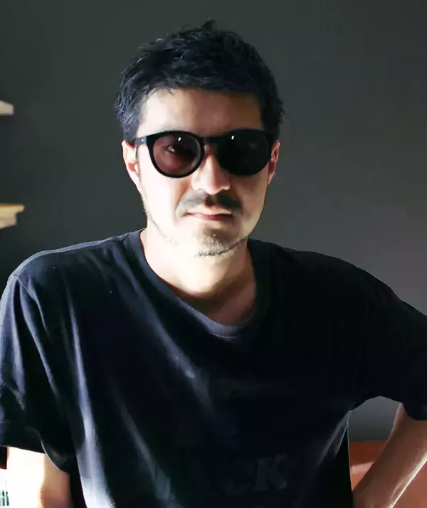 真っ黒だけど3本3様。ノンネイティブ藤井さんの愛用サングラス (2020年  