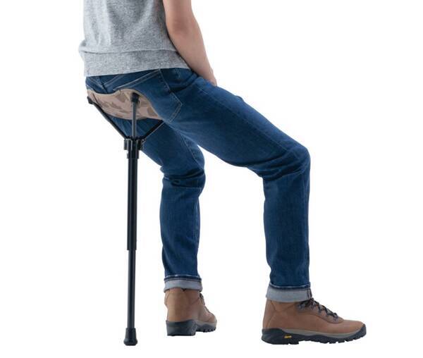 折り畳み傘のように携帯可能 ちょっと腰掛けたい をいつでも可能にするイス 年7月11日 エキサイトニュース