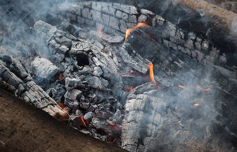 この春、楽しみたい「焚き火料理」。プロフェッショナルによるポイント解説
