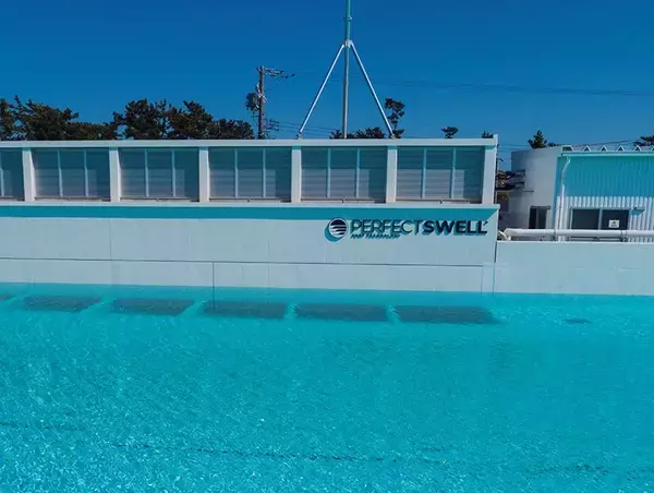 「今夏オープンの「静波サーフスタジアム」を取材！波乗りを身近にするウェーブプールの価値」の画像