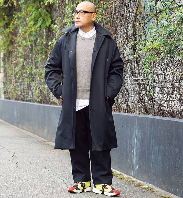 スニーカーで巧みにハズすコーディネイト 大人っぽいロングコートでこそ効果は高い 22年1月14日 エキサイトニュース