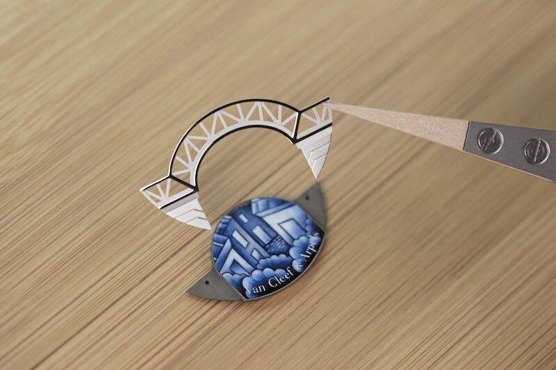 腕時計の中で恋人が落ち合うロマンティックな仕掛け ヴァン クリーフ アーペル 年6月25日 エキサイトニュース