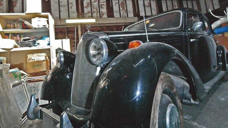 納屋に眠っていた謎のクラシックカーの正体は ルーフに厚く積もるほこりが物語る年月 年8月2日 エキサイトニュース