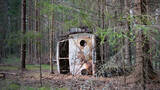 「森の中で見捨てられていたボロボロのVWバスを救出」の画像1