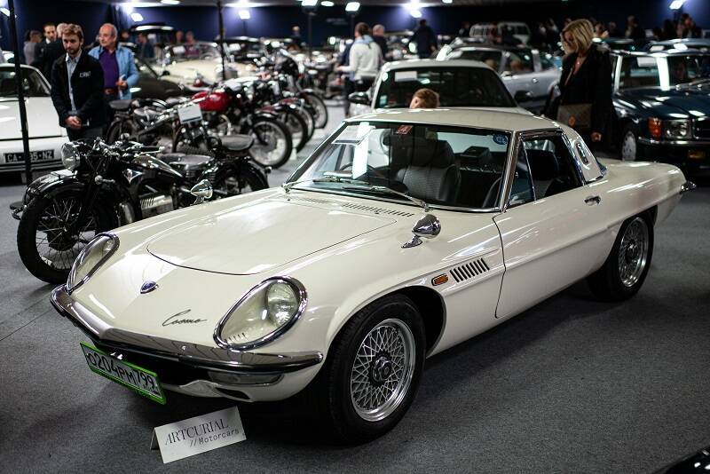 シャンゼリゼ通りの地下駐車場に集められたクラシックカー あの日本車も 19年10月28日 エキサイトニュース 2 2