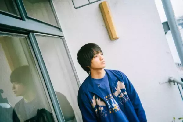 「【特別公開】エバース佐々木、初エッセイ『ここで1球チェンジアップ』「おじいちゃんの家宝を売ってしまったM-1グランプリ」」の画像