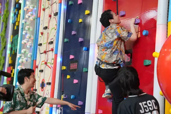 「話題の街ブラ番組が全国再放送！　濱田祐太郎が『ブラリモウドク』で得た確信とは？」の画像