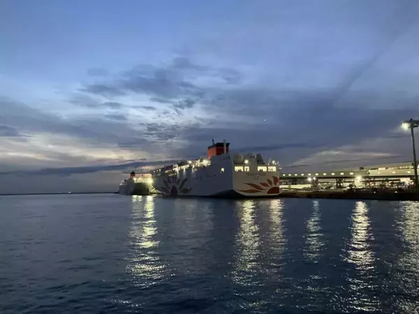 「スズキナオ　日が沈んで夜になるまでずっと見る」の画像