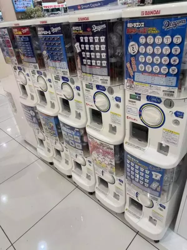 「【北谷町】イオン北谷店に出現中のカプセルトイコーナーで中日ドラゴンズのグッズGET☆【美ら浜つーしん】」の画像