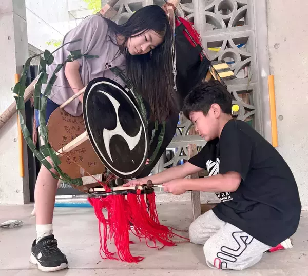 「「いつか琉球王朝祭りで」　小中学生5人、手作り旗頭で道ジュネー　大舞台を心待ち【動画あり】」の画像