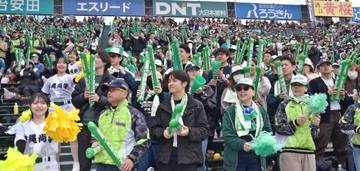 沖縄尚学の粘りに「感無量」　高校野球春センバツ　保護者ら健闘たたえ「夏にリベンジを」