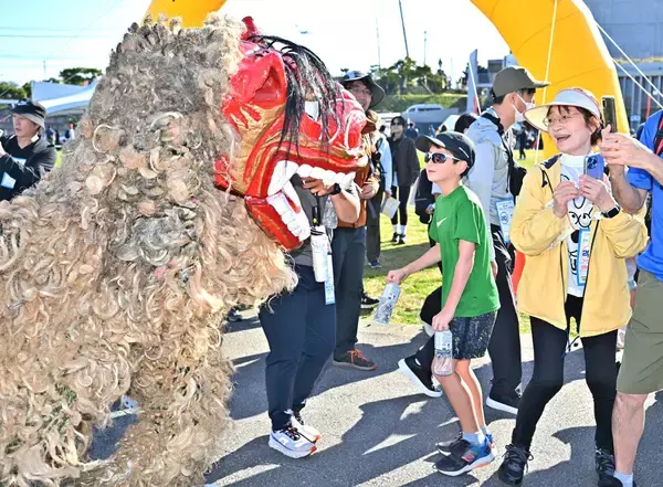 ［沖縄days］シーサーも参加者を鼓舞　沖縄・浦添市