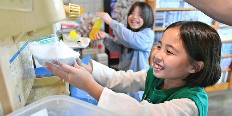 中学生以下は無料、大人も500円で時間制限なし！　元教師が沖縄・北中城に開いた「キセキ」の漫画喫茶とは【写真たっぷり】