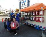 「一足早いＸマス！ビンテージランドセルを無料配布　沖縄市の給油所「ハローシーサー松本店」」の画像1