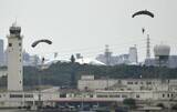 「米軍、嘉手納の降下訓練計画を削除　15日予定　中止の可能性」の画像1