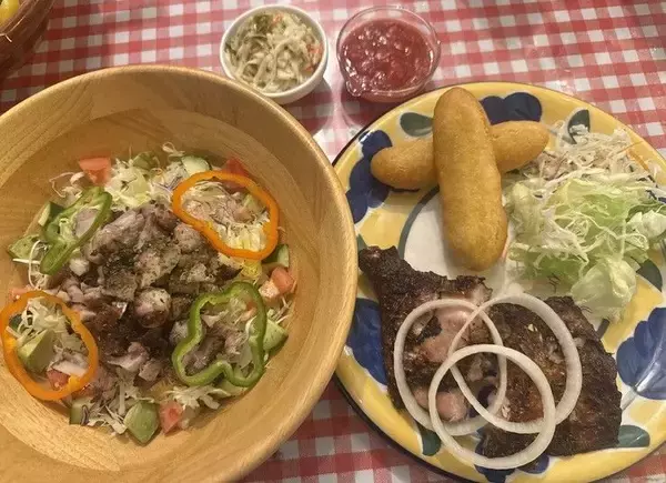 【北谷町】アラハビーチサイドのジャマイカン料理屋さん『FLEX Bar & Grill』本場仕込みのジャークチキンを堪能してきたよ♪【美ら浜つーしん】
