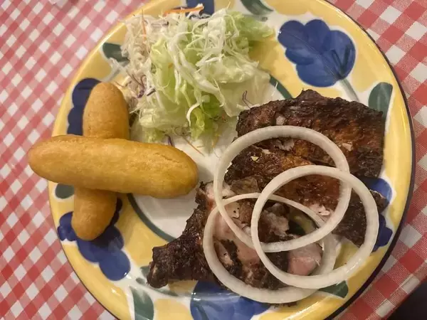 「【北谷町】アラハビーチサイドのジャマイカン料理屋さん『FLEX Bar & Grill』本場仕込みのジャークチキンを堪能してきたよ♪【美ら浜つーしん】」の画像