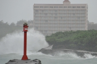 【台風9号】先島諸島にかなり接近　沖縄本島一部も暴風域に　宮古島で最大瞬間風速40メートル　県内4人けが（11日午前6時）