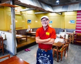 ［胃心地いいね］（897）　沖縄そば　定番も創作も充実　「あがり家＋」　浦添市伊祖2－19－3　電話098（877）2430　