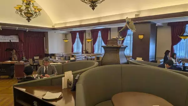 「ディナータイムに「炎の饗宴」　20年ぶり復活　ピザハウス本店が3月15日リブランドオープン　沖縄・浦添市【店内写真と動画】」の画像